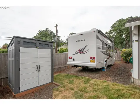 18505 Columbia Avenue Gladstone OR 97027