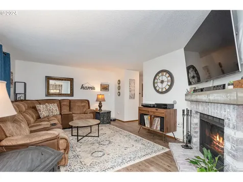 18505 Columbia Avenue Gladstone OR 97027