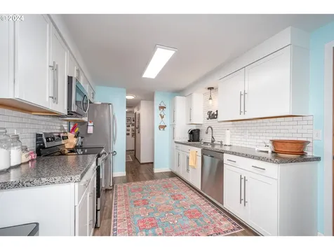 18505 Columbia Avenue Gladstone OR 97027