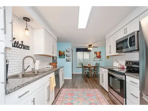 18505 Columbia Avenue Gladstone OR 97027