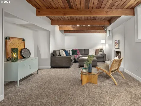 7124 Se Yamhill Street Portland OR 97215