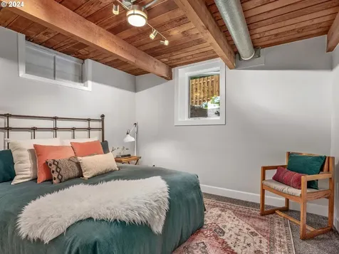 7124 Se Yamhill Street Portland OR 97215