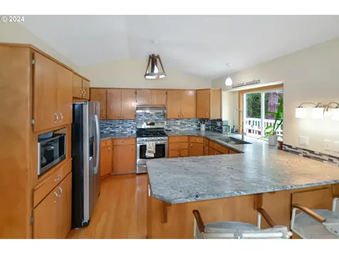 934 Weaver Lane Brookings OR 97415