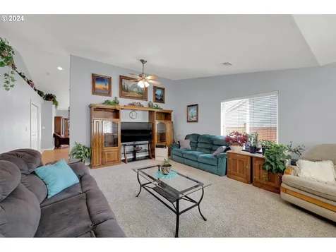 205 Buttercup Loop Cottage Grove OR 97424
