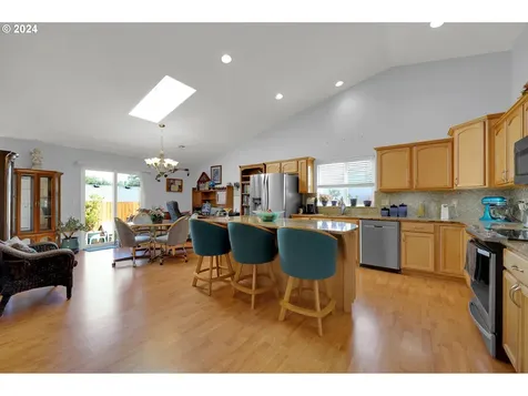 205 Buttercup Loop Cottage Grove OR 97424