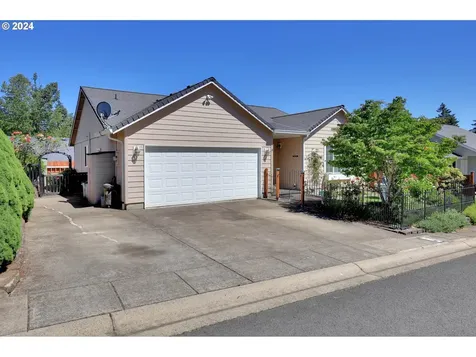 205 Buttercup Loop Cottage Grove OR 97424