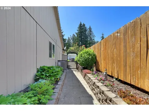 205 Buttercup Loop Cottage Grove OR 97424