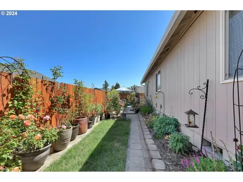 205 Buttercup Loop Cottage Grove OR 97424