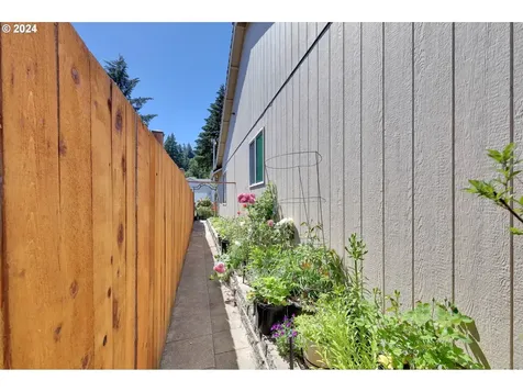 205 Buttercup Loop Cottage Grove OR 97424