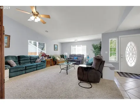 205 Buttercup Loop Cottage Grove OR 97424