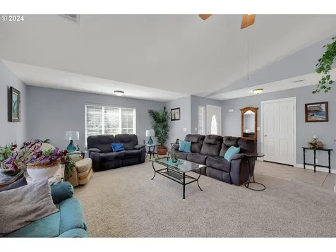 205 Buttercup Loop Cottage Grove OR 97424