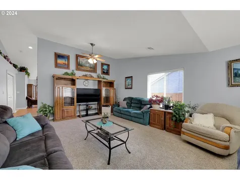 205 Buttercup Loop Cottage Grove OR 97424
