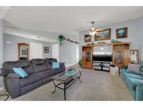 205 Buttercup Loop Cottage Grove OR 97424