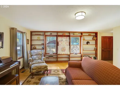 18155 S Abiqua Road NE Silverton OR 97381