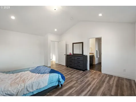 2864 SE Baker Avenue Gresham OR 97080