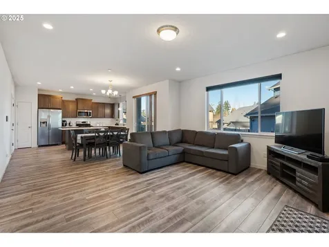 2864 SE Baker Avenue Gresham OR 97080