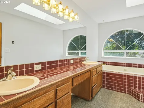 506 Se 14th Court Gresham OR 97080