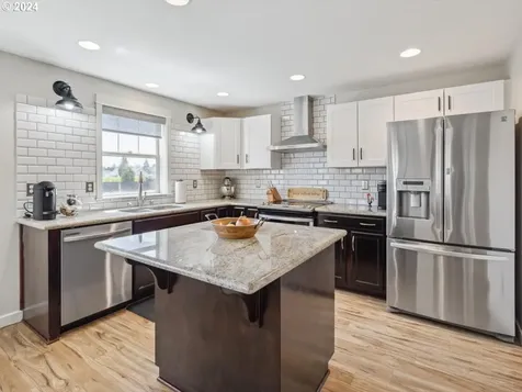 609 Royal Tern Avenue Halsey OR 97348