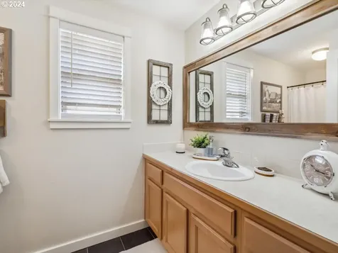 609 Royal Tern Avenue Halsey OR 97348