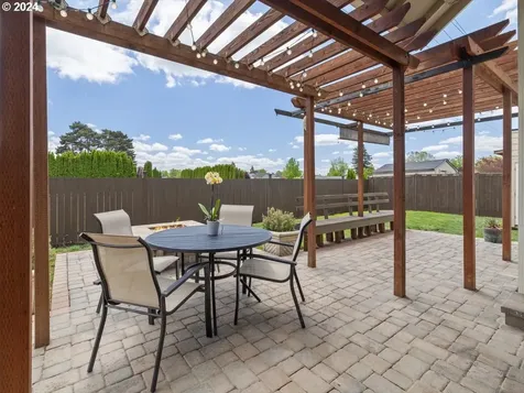 609 Royal Tern Avenue Halsey OR 97348