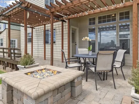 609 Royal Tern Avenue Halsey OR 97348
