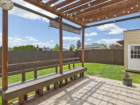 609 Royal Tern Avenue Halsey OR 97348