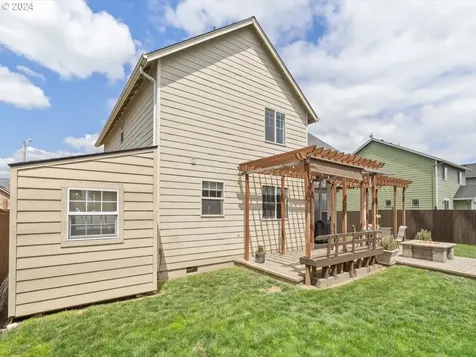 609 Royal Tern Avenue Halsey OR 97348