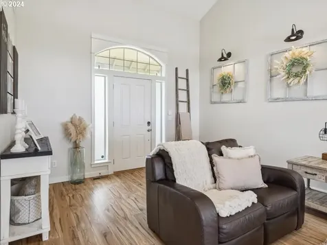 609 Royal Tern Avenue Halsey OR 97348