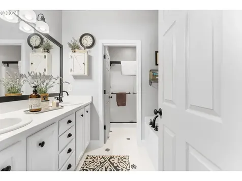 15686 SW Peachtree Drive Portland OR 97224