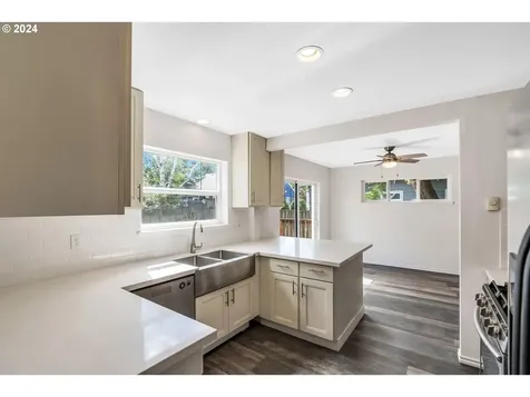 412 NE Roselawn Street Portland OR 97211
