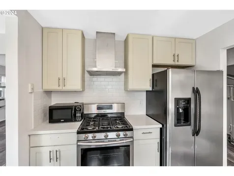 412 NE Roselawn Street Portland OR 97211