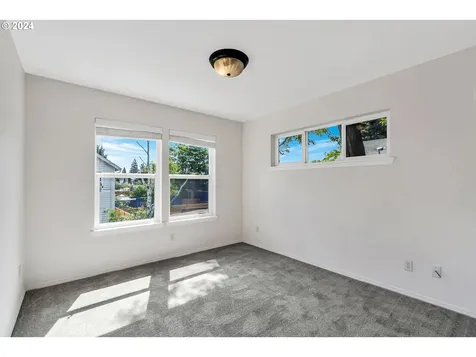412 NE Roselawn Street Portland OR 97211