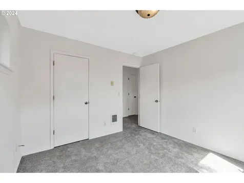 412 NE Roselawn Street Portland OR 97211
