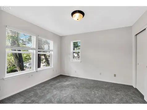 412 NE Roselawn Street Portland OR 97211