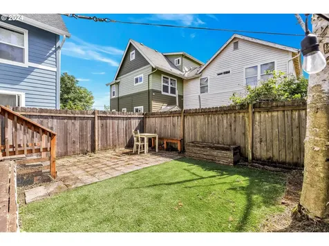 412 NE Roselawn Street Portland OR 97211