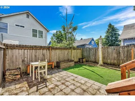 412 NE Roselawn Street Portland OR 97211