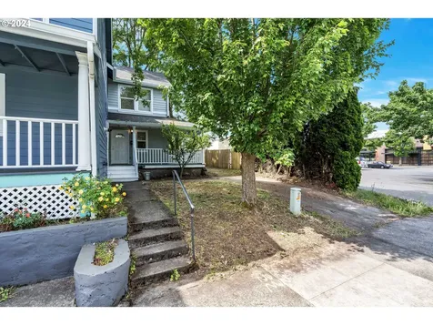 412 NE Roselawn Street Portland OR 97211