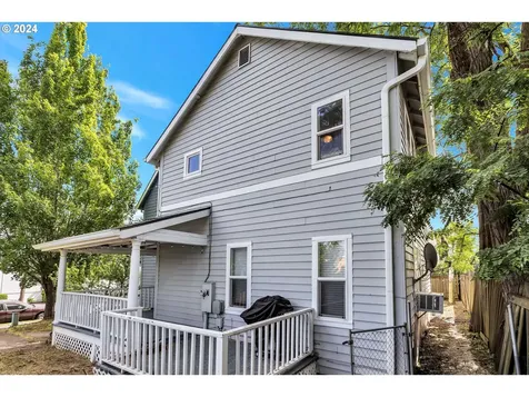 412 NE Roselawn Street Portland OR 97211