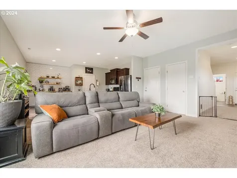 1940 NW 21st Street Mcminnville OR 97128