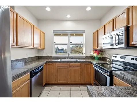 1529 S 59th Street Springfield OR 97478