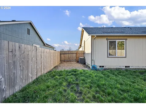 1529 S 59th Street Springfield OR 97478