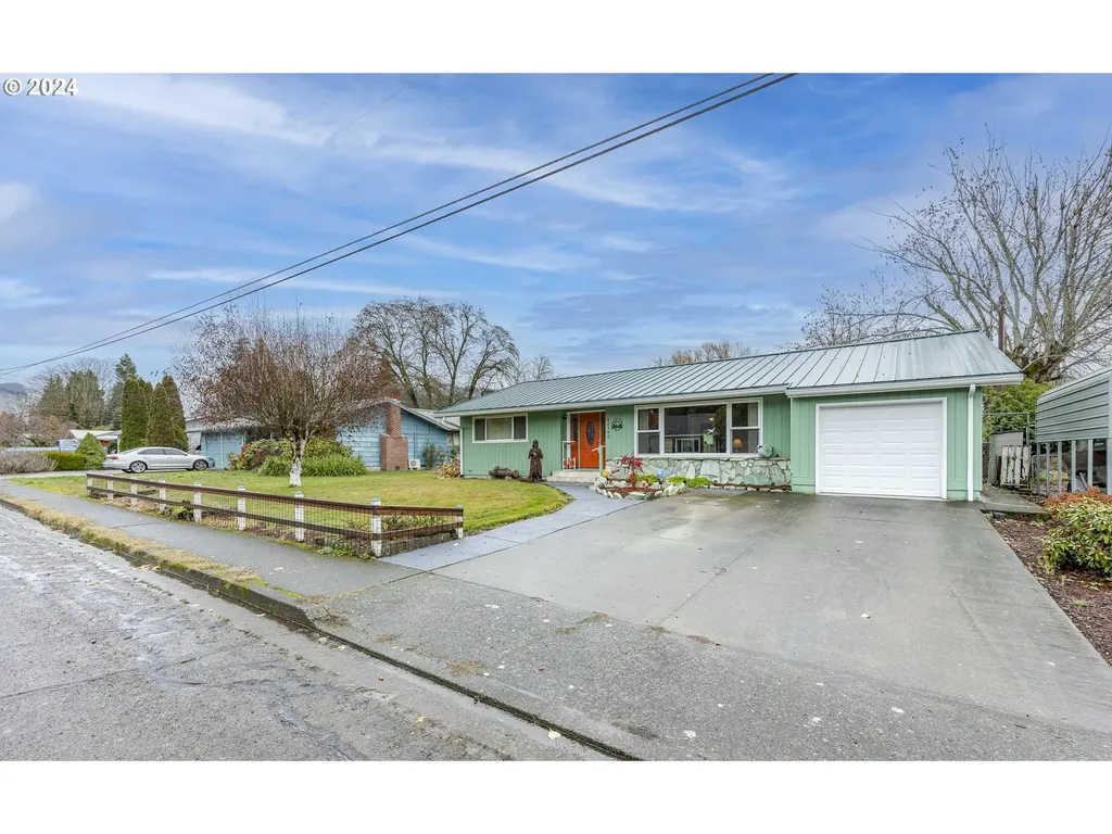 48340 Hills Street Oakridge OR 97463