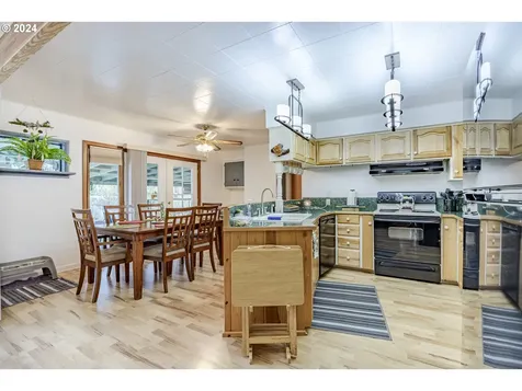 48340 Hills Street Oakridge OR 97463