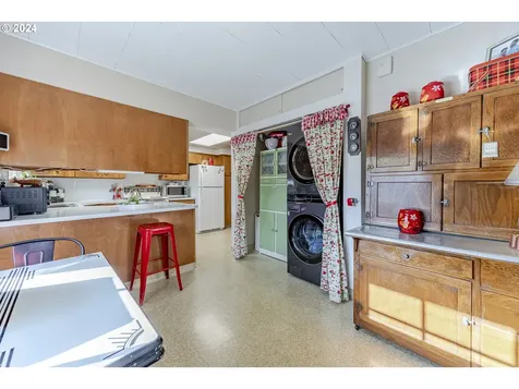 2696 Portland Street Eugene OR 97405