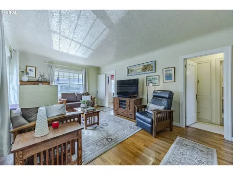 2696 Portland Street Eugene OR 97405