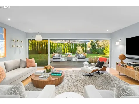 611 SE Saint Andrews Drive Portland OR 97202