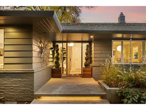 611 SE Saint Andrews Drive Portland OR 97202