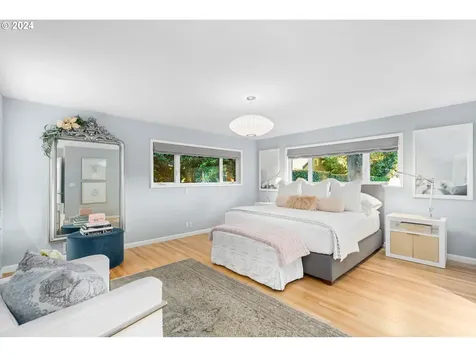 611 SE Saint Andrews Drive Portland OR 97202