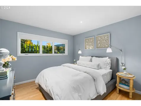 611 SE Saint Andrews Drive Portland OR 97202
