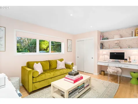 611 SE Saint Andrews Drive Portland OR 97202